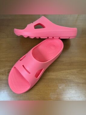 Revitalign Fusion Strive Slide Orthotic Sandals Georgia Peach (Coral) Women’s 7